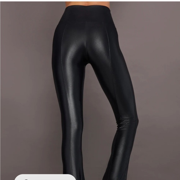 Carbon38 black flared leggings in Takara Shine - Picture 4 of 13